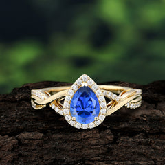 Dazzling 3 - Prong Pear-Cut Sapphire Engagement Ring