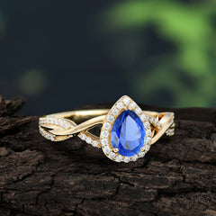 Dazzling 3 - Prong Pear-Cut Sapphire Engagement Ring