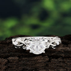 Vintage 4-Prong Round Moissanite Engagement Ring