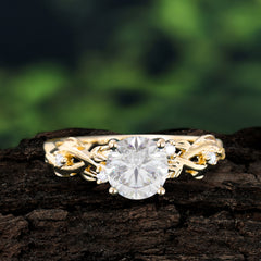 Vintage 4-Prong Round Moissanite Engagement Ring