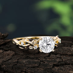 Vintage 4-Prong Round Moissanite Engagement Ring