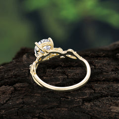 Vintage 4-Prong Round Moissanite Engagement Ring