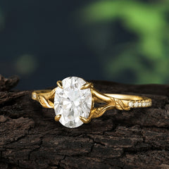 Heirloom 4-Prong Oval Moissanite Engagement Ring