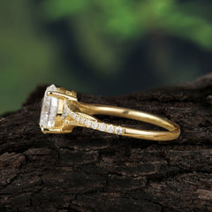 Luxury 4-Prong Oval Moissanite Engagement Ring