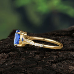 Luxury 4-Prong Oval Cut Sapphire Engagement Ring
