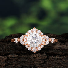 Luxury 4-Prong Round Moissanite Engagement Ring