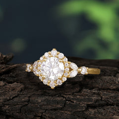 Luxury 4-Prong Round Moissanite Engagement Ring