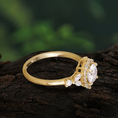 Luxury 4-Prong Round Moissanite Engagement Ring