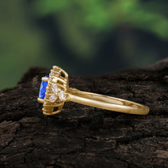 Luxury 4-Prong Round Cut Sapphire Engagement Ring