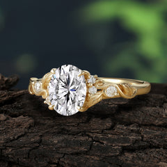 Retro Nature-Inspired 4-Prong Oval-Cut Moissanite Engagement Ring