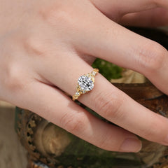 Retro Nature-Inspired 4-Prong Oval-Cut Moissanite Engagement Ring