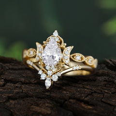 Elegant Pear-Cut Moissanite Engagement Ring Set
