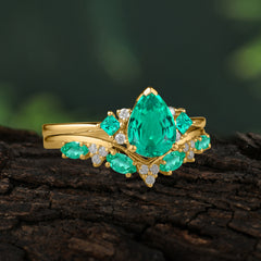 Luxury 3-Prong Pear-Cut Emerald Engagement Ring Set