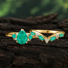 Luxury 3-Prong Pear-Cut Emerald Engagement Ring Set
