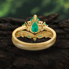 Luxury 3-Prong Pear-Cut Emerald Engagement Ring Set