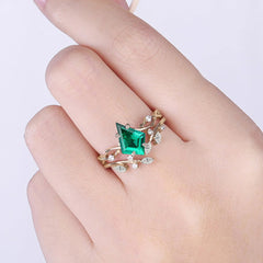 Fashion 4-Prong Kite-Cut Emerald Engagement Ring Set