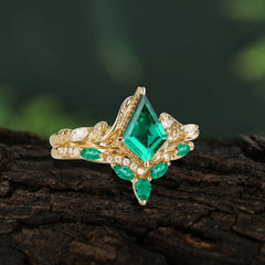 Luxury Nature-Inspired 4-Prong Kite-Cut Emerald Engagement Ring Set
