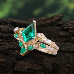 Luxury Nature-Inspired 4-Prong Kite-Cut Emerald Engagement Ring Set