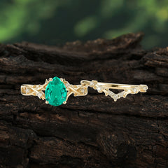 Nature-Inspired 4 prong Pear-Cut Emerald Ring Set