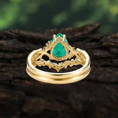 Nature-Inspired 4 prong Pear-Cut Emerald Ring Set