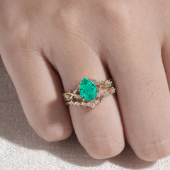 Nature-Inspired 4 prong Pear-Cut Emerald Ring Set
