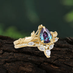 Nature-Inspired 3-Prong Oval-Cut Alexandrite Engagement Ring Set with Vine Accents
