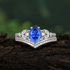 Luxurious Vintage-Inspired 4-Prong Tear-Cut Sapphire Engagement Ring Set