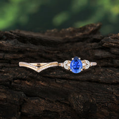 Luxurious Vintage-Inspired 4-Prong Tear-Cut Sapphire Engagement Ring Set