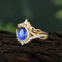 Elegant Pear-Cut 3 Prong Sapphire Engagement Ring Set