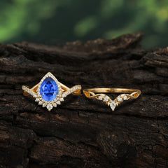 Elegant Pear-Cut 3 Prong Sapphire Engagement Ring Set