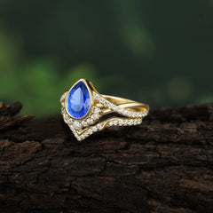 Ultra Luxurious Vintage Pear-Cut Sapphire Ring Set