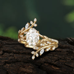 Delicate Leaf Embellished 4 - Prong Oval - Cut Moissanite Ring Sets
