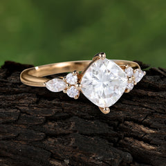 Classic Elegant 4-Prong Princess Cut Moissanite Engagement Ring
