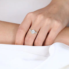Classic Elegant 4-Prong Princess Cut Moissanite Engagement Ring