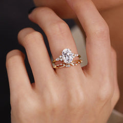 Sophisticated 4-Prong Oval Cut Moissanite Engagement Ring