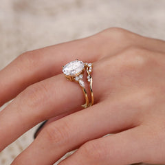 Sophisticated 4-Prong Oval Cut Moissanite Engagement Ring