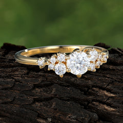 Classic 6-Prong Round Cut Moissanite Engagement Ring