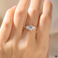 Classic 6-Prong Round Cut Moissanite Engagement Ring