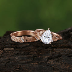 Elegant & Luxurious 3 prong Pear-Cut Moissanite Wedding Band Set