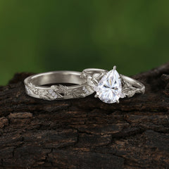 Elegant & Luxurious 3 prong Pear-Cut Moissanite Wedding Band Set