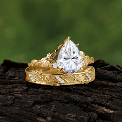 Elegant & Luxurious 3 prong Pear-Cut Moissanite Wedding Band Set