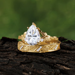 Elegant & Luxurious 3 prong Pear-Cut Moissanite Wedding Band Set