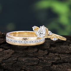 Exquisite 4-Prong Pear Cut Moissanite Engagement Ring Set