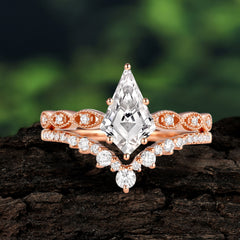 Luxury Vintage 6-Prong Kite-Cut Moissanite Engagement Ring