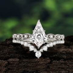 Luxury Vintage 6-Prong Kite-Cut Moissanite Engagement Ring
