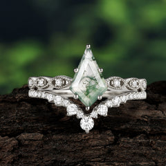 Luxury Vintage 6-Prong Kite-Cut Natural Moss Agate Engagement Ring