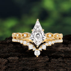 Luxury Vintage 6-Prong Kite-Cut Moissanite Engagement Ring